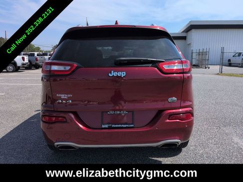 Used 2017 Jeep Cherokee Overland w/ Technology Group AWD/4WD image 5