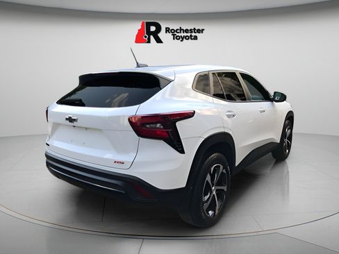 Used 2025 Chevrolet Trax RS FWD image 7