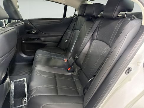Used 2025 Lexus ES 350 Ultra Luxury w/ Accessory Package (Z2) FWD image 18
