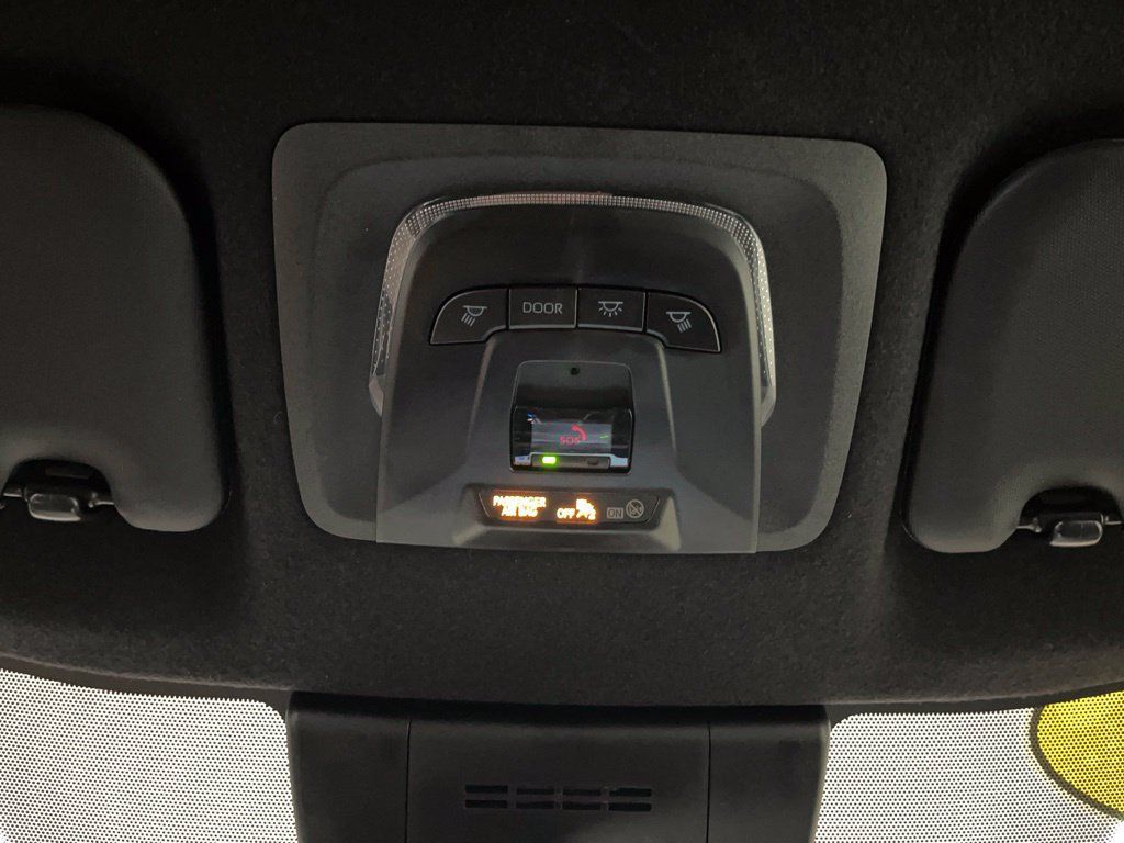 Used 2025 Toyota Corolla Cross AWD Hybrid image 9
