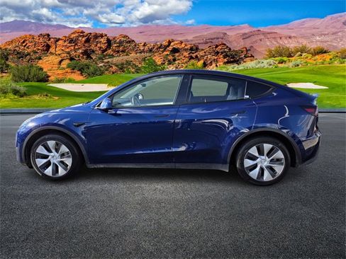 Used 2022 Tesla Model Y Long Range image 7
