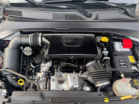 Used 2025 Jeep Compass Limited image 31