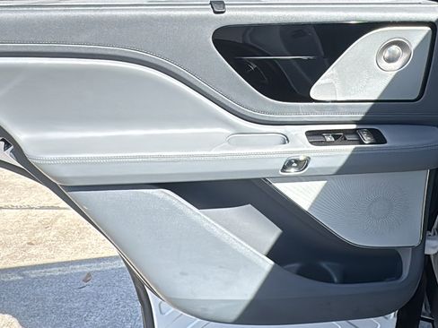 Used 2020 Lincoln Aviator Reserve w/ Equipment Group 202A image 17