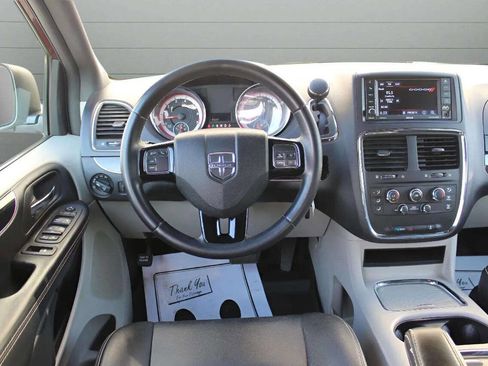 Used 2019 Dodge Grand Caravan SXT image 25