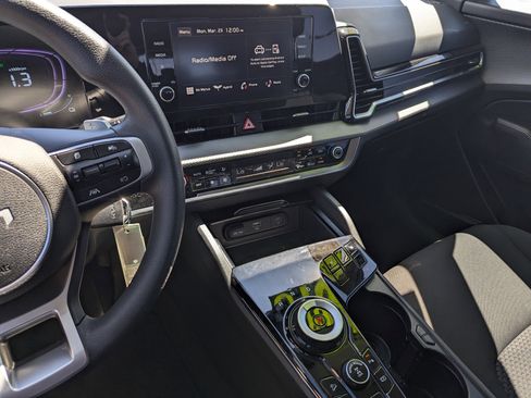 Certified 2025 Kia Sportage LX image 10