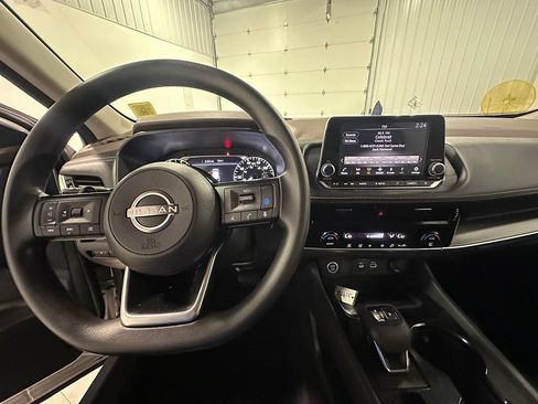 Used 2022 Nissan Rogue SV AWD/4WD image 38