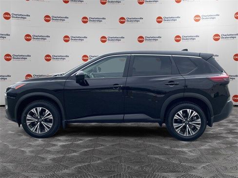 Used 2023 Nissan Rogue SV image 2