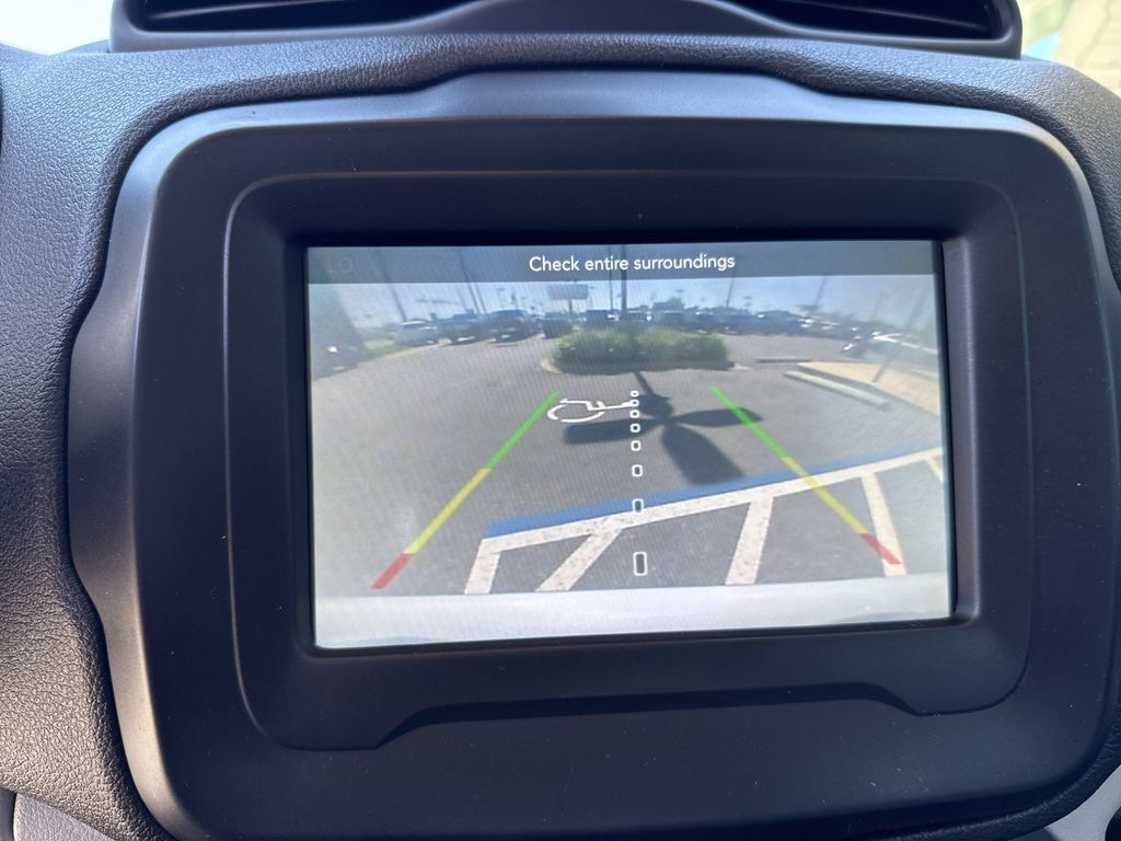 Used 2018 Jeep Renegade Latitude FWD image 24