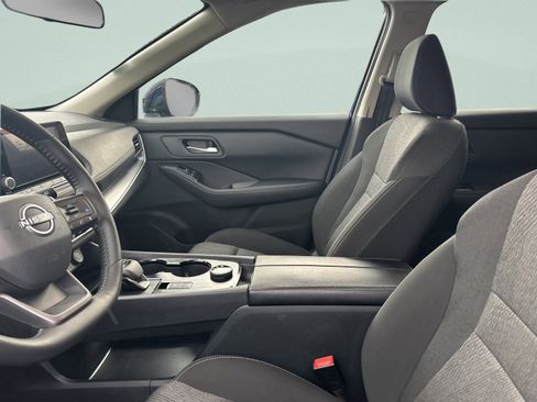 Used 2025 Nissan Rogue SV image 11