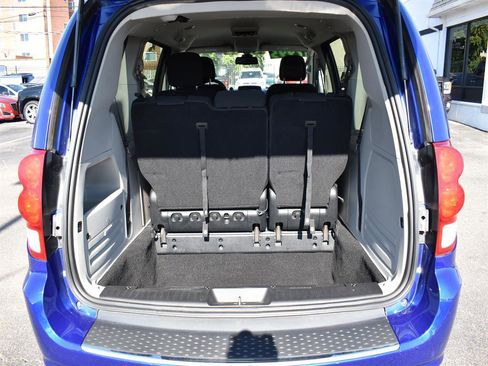 Used 2020 Dodge Grand Caravan SE w/ UConnect Hands-Free Group image 10