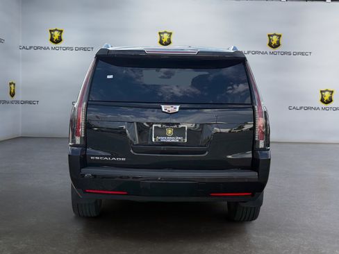 Used 2019 Cadillac Escalade Luxury w/ Escalade Sport Edition AWD/4WD image 4