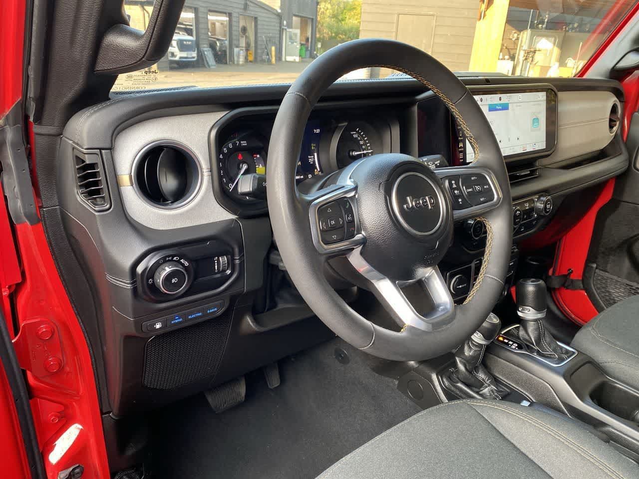 Used 2024 Jeep Wrangler Unlimited Sahara AWD/4WD image 2