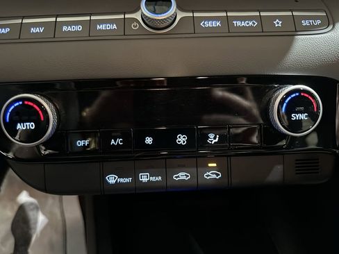 Used 2024 Hyundai Elantra SEL image 16