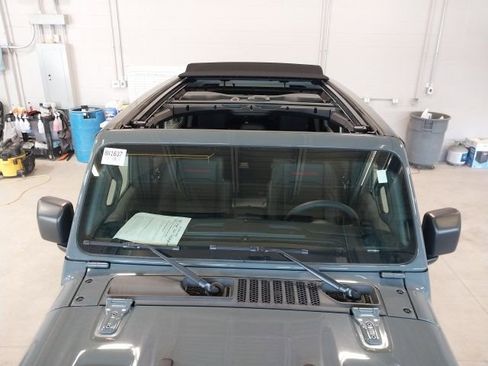 Used 2024 Jeep Wrangler Unlimited Rubicon image 8