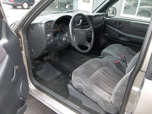 Used 1998 Chevrolet S10 Pickup LS w/ Preferred Equipment Group RWD image 9