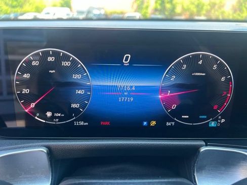 Used 2025 Mercedes-Benz GLB 250 4MATIC image 29