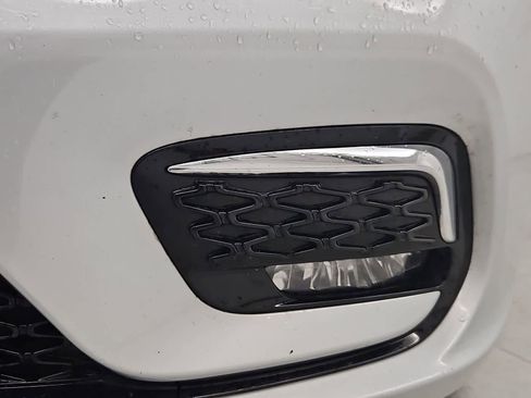 Used 2023 Chrysler Pacifica Touring-L FWD image 10