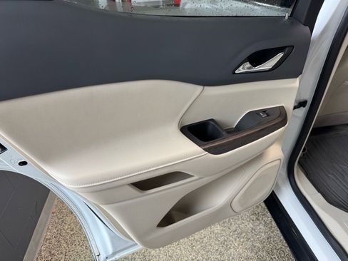 Used 2023 GMC Acadia Denali w/ Denali Technology Package image 11