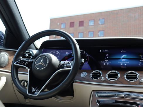 Used 2023 Mercedes-Benz E 350 4MATIC Sedan image 22