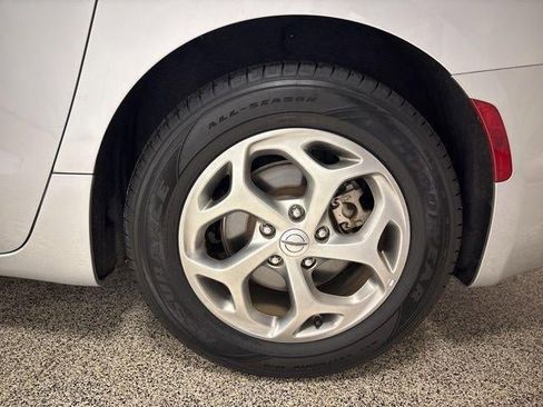 Used 2024 Chrysler Pacifica Limited image 35