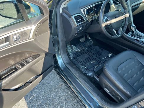 Used 2015 Ford Fusion SE w/ Equipment Group 202A FWD image 16