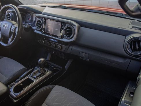 Used 2022 Toyota Tacoma TRD Off-Road image 22