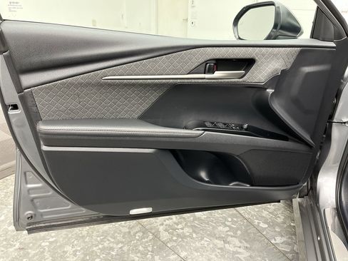 Used 2025 Toyota Camry XLE image 7