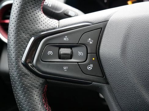 Used 2024 Chevrolet Trax RS w/ Sunroof Package FWD image 24