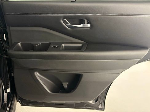 Used 2023 Nissan Pathfinder SL image 40