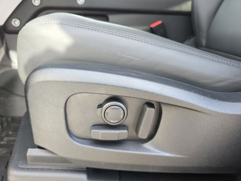 New 2026 Land Rover Defender 110 X-Dynamic SE image 28