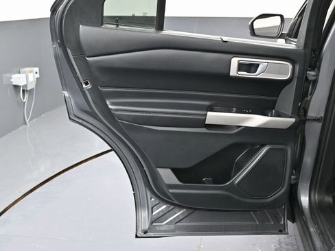 Used 2023 Ford Explorer Limited image 43
