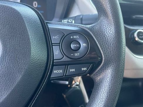 Used 2022 Toyota Corolla LE FWD image 16
