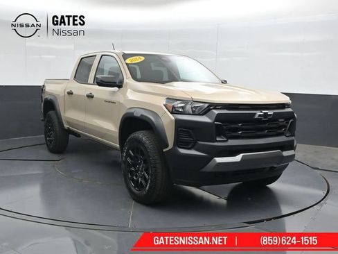 Used 2024 Chevrolet Colorado Trail Boss w/ Advanced Trailering Package AWD/4WD image 4