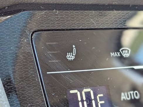 Used 2025 Volkswagen Taos SE w/ Panoramic Sunroof Package AWD/4WD image 20