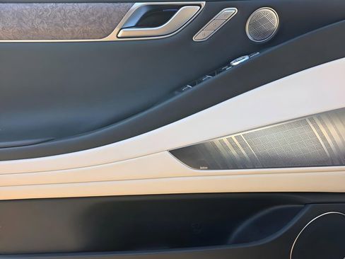 Used 2024 Genesis G80 image 15