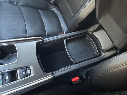 Used 2018 Honda Accord Touring image 33