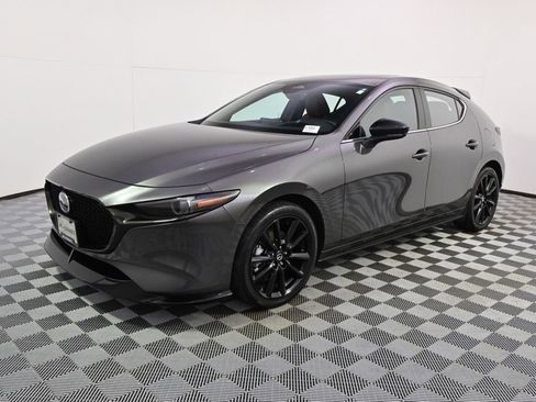 Used 2025 MAZDA MAZDA3 Hatchback w/Premium Plus Pkg image 2