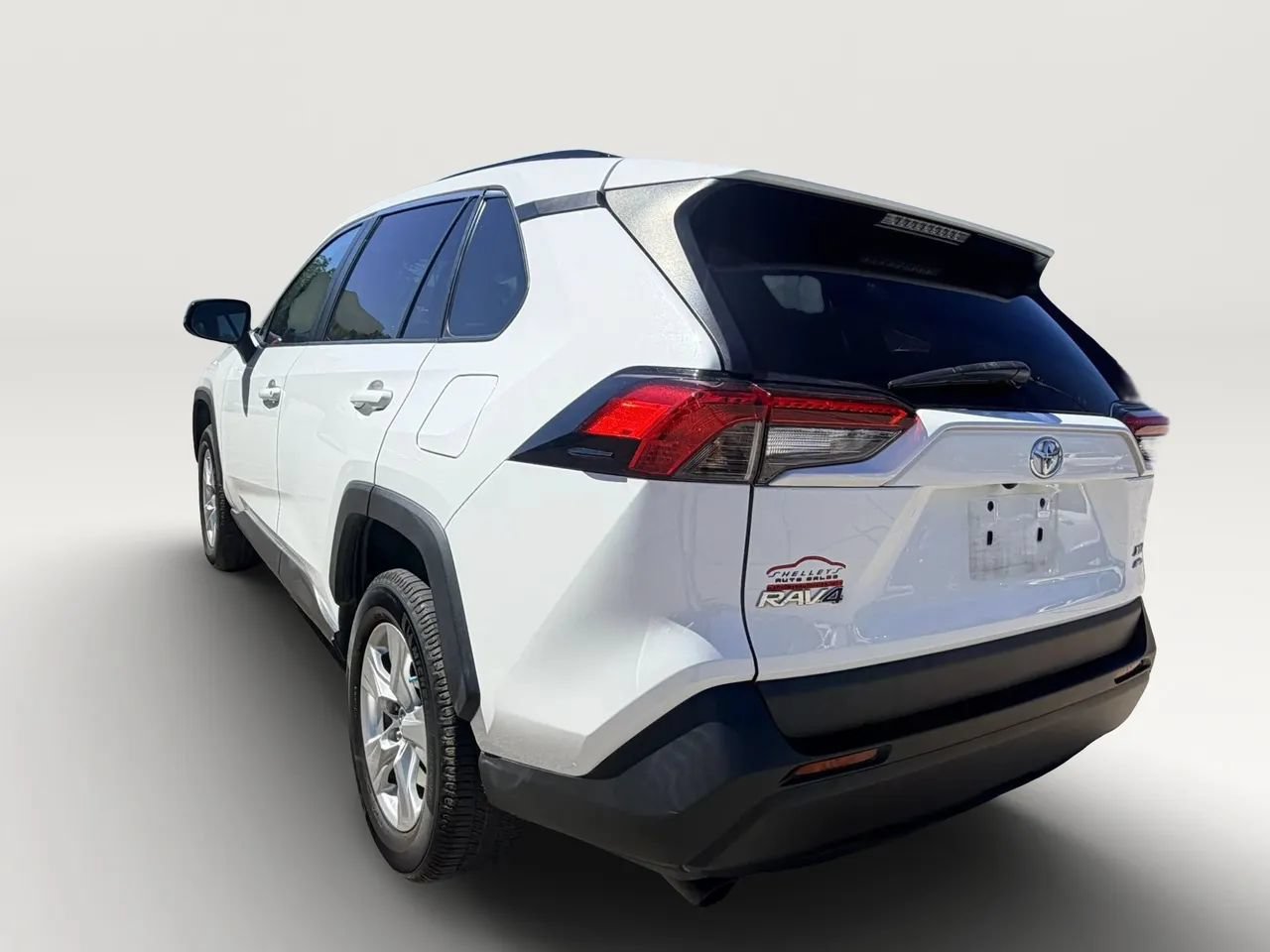 Used 2020 Toyota RAV4 XLE w/ Carpet Mat Package AWD/4WD image 6