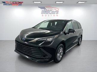 Used 2025 Toyota Sienna XLE FWD video 1