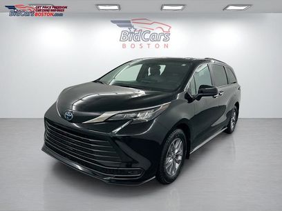 Used 2025 Toyota Sienna XLE