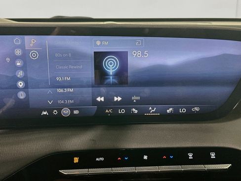 Used 2025 Buick Enclave Preferred FWD image 21