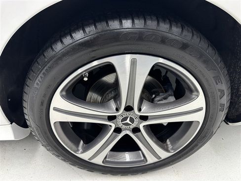 Used 2019 Mercedes-Benz E 300 4MATIC image 16
