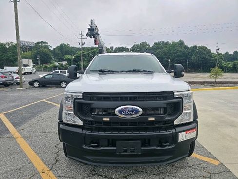 Used 2022 Ford F550 4x4 Crew Cab Super Duty w/ Power Equipment Group image 4