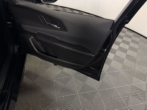 Used 2024 Toyota Prius XLE FWD image 32
