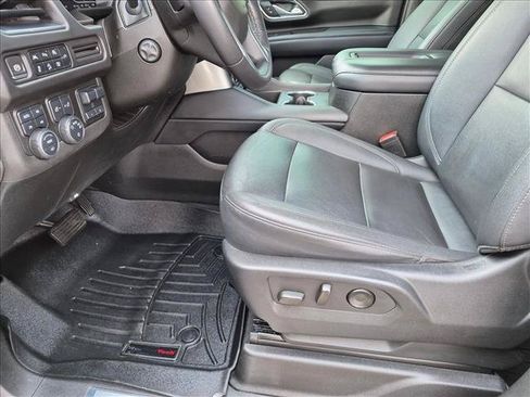 Used 2022 Chevrolet Suburban Z71 w/ Z71 Off-Road Package AWD/4WD image 15
