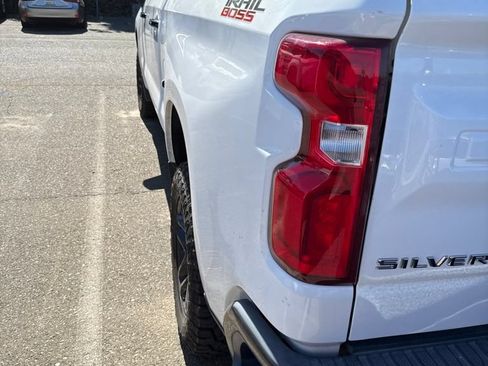 Used 2019 Chevrolet Silverado 1500 LT Trail Boss w/ Convenience Package AWD/4WD image 11