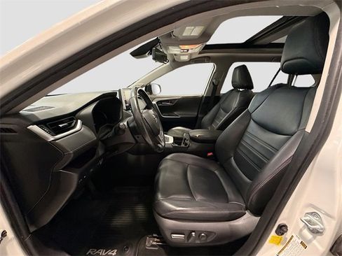 Used 2019 Toyota RAV4 Limited image 19