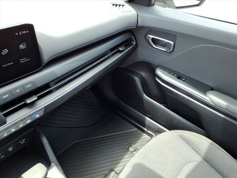 Used 2025 Kia K4 FWD image 33