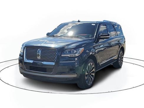 Used 2024 Lincoln Navigator Reserve AWD/4WD image 2