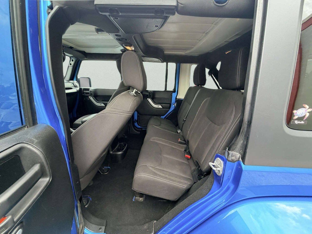 Used 2015 Jeep Wrangler Unlimited Sahara w/ Max Tow Package AWD/4WD image 26